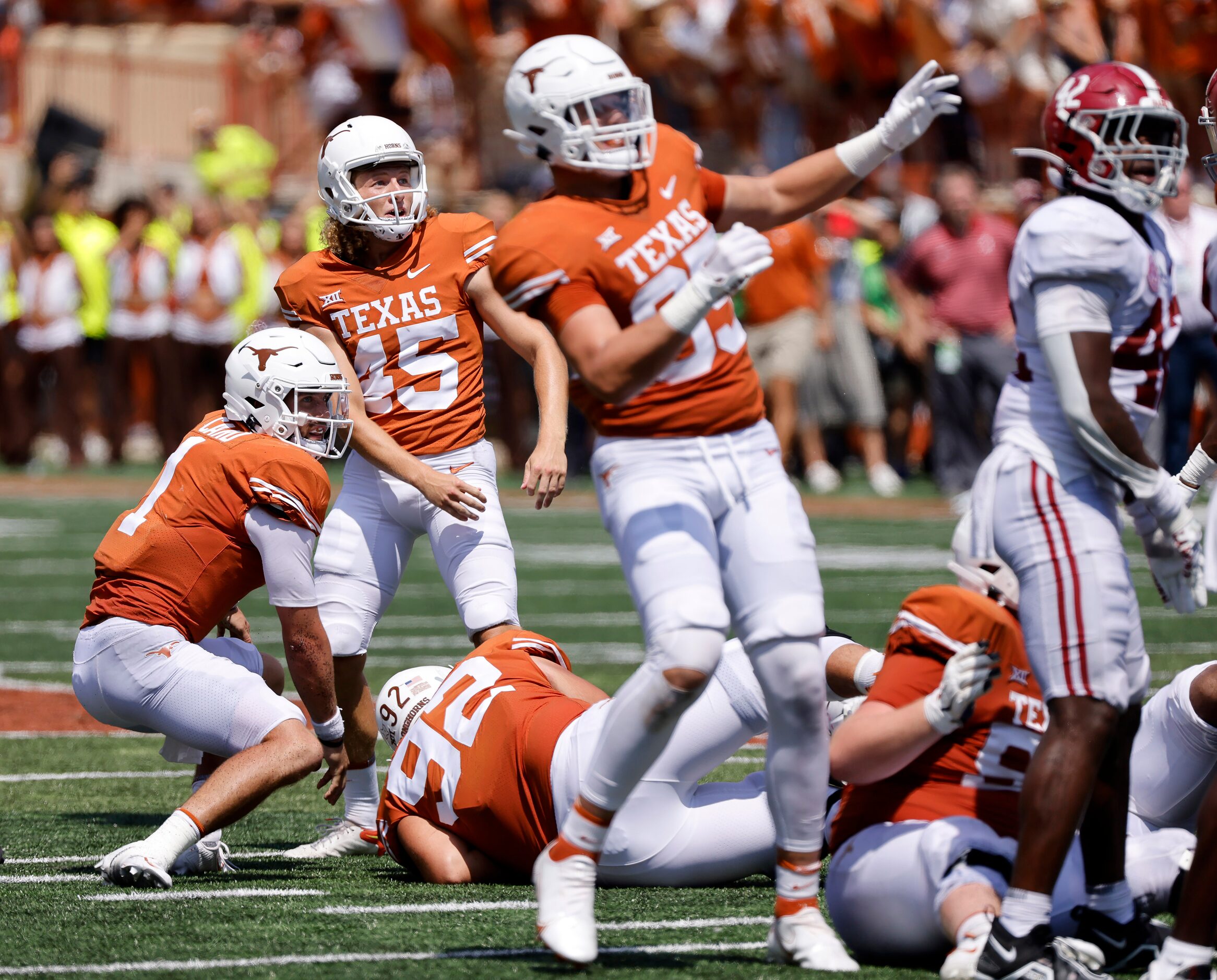 Texas Longhorns place kicker Bert Auburn (45) and the rest of the special teams squad watch...