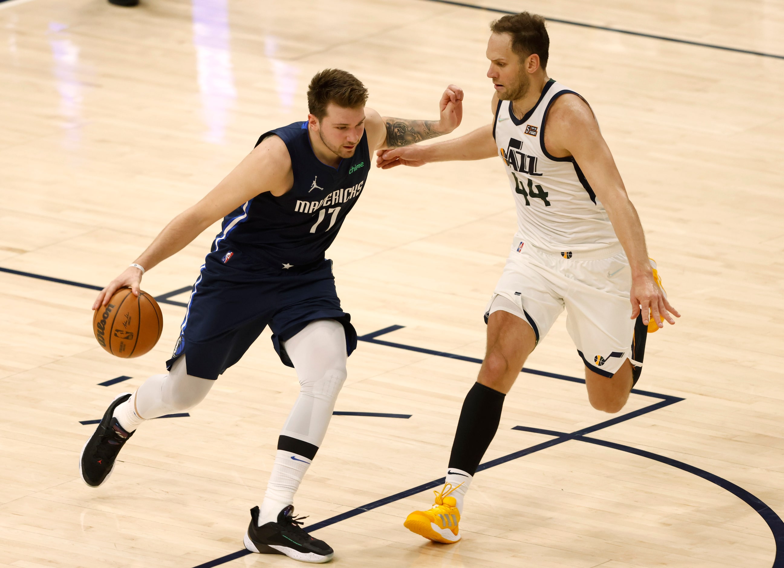 Dallas Mavericks guard Luka Doncic (77) advances the ball as Utah Jazz forward Bojan...