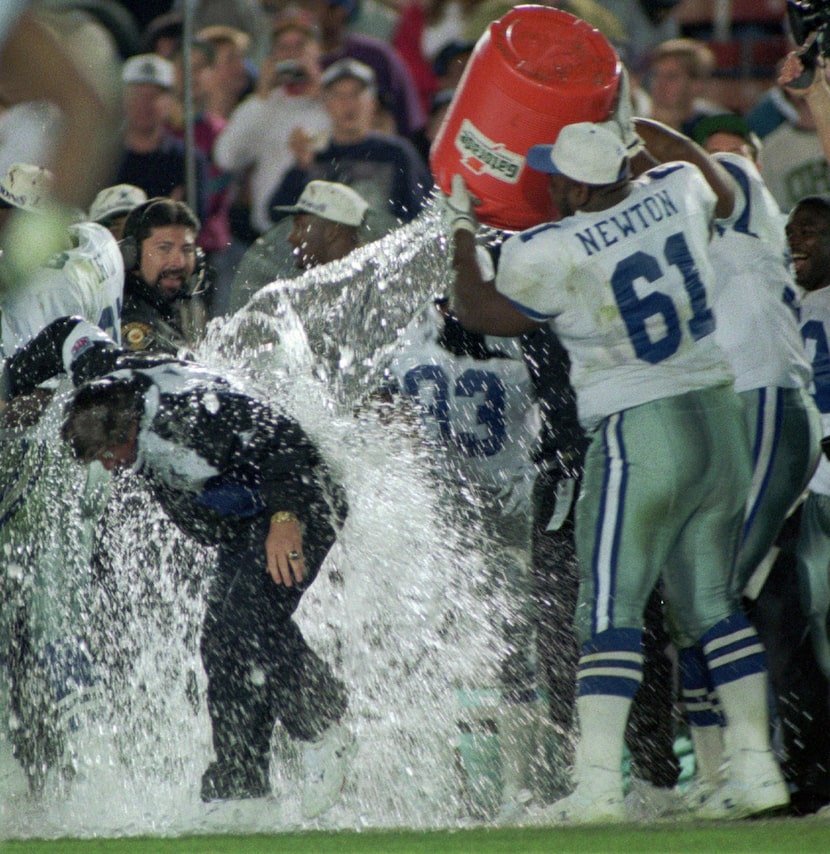 ORG XMIT:  )PASADENA, Calif., Feb. 1--SOAKED-- Dallas Cowboys head coach Jimmy Johnson is...