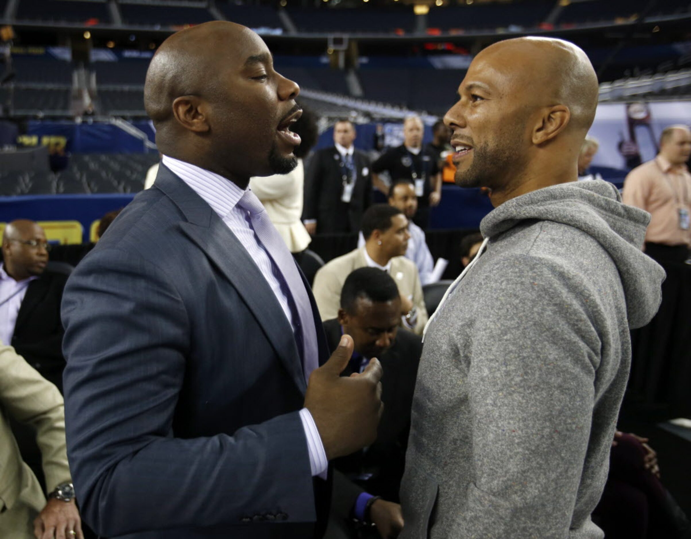 Mateen Cleaves and Common talk before the start of the  Reese's Final Four Slant Celebration...