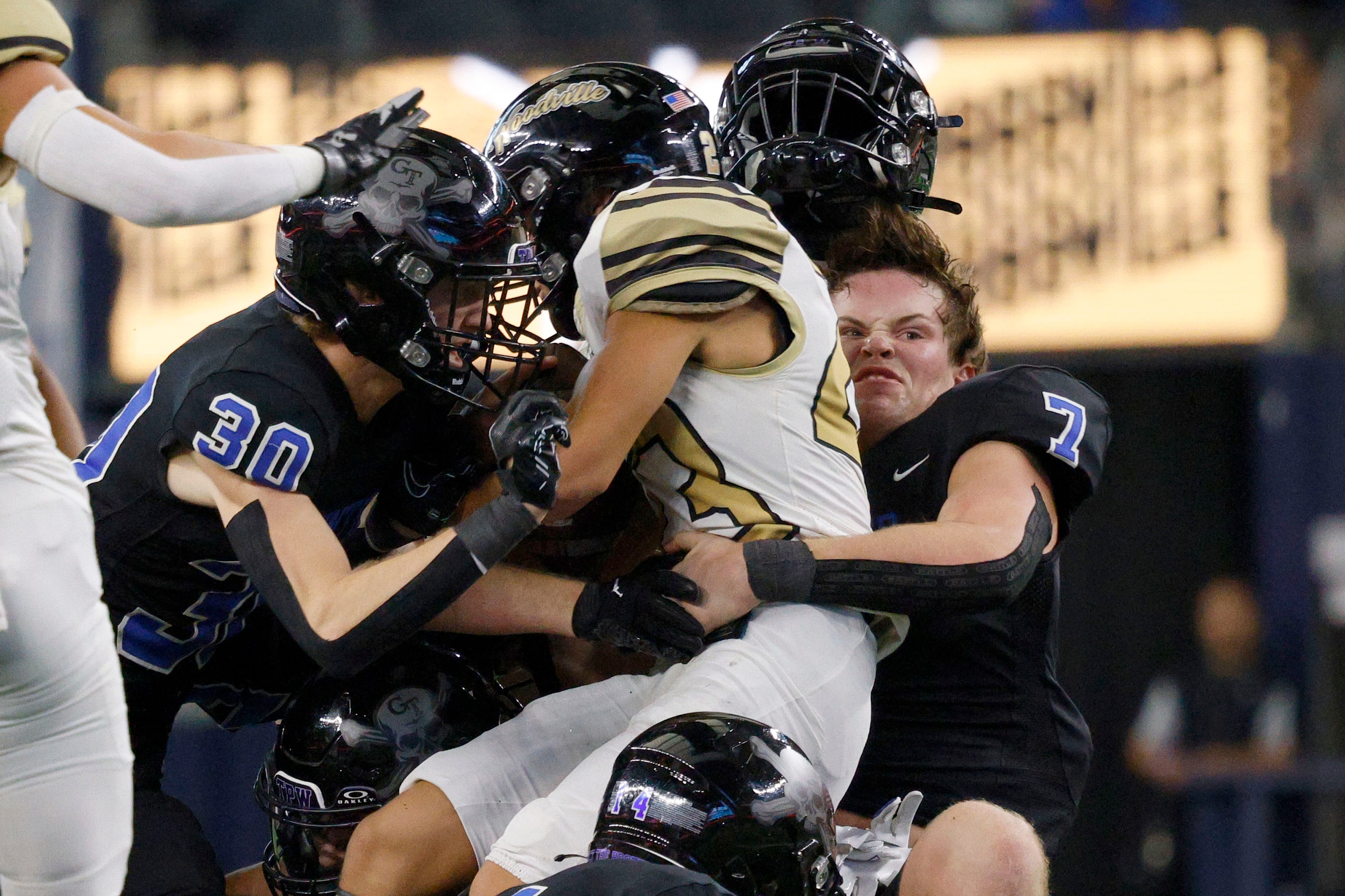 Gunter's  Kane Bolt (7) loses his helmet as he tackles Woodville's Marquis Menefee (23) with...