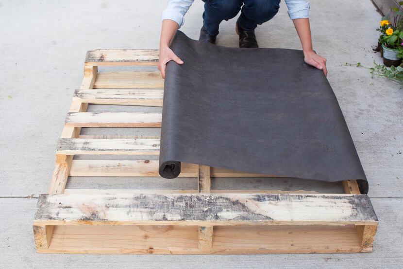 Lay your pallet flat, with the side you want facing front on the ground.