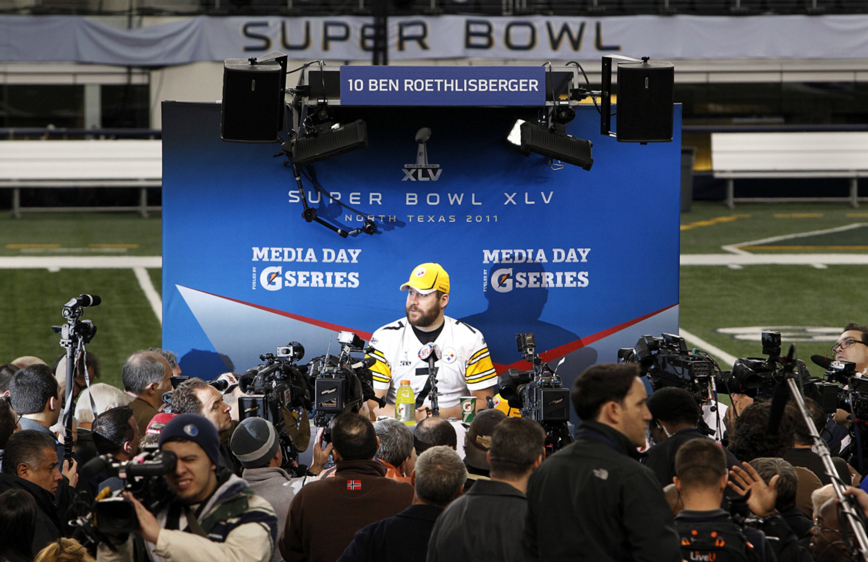 Steelers at media day: Holy hair and Flozell!