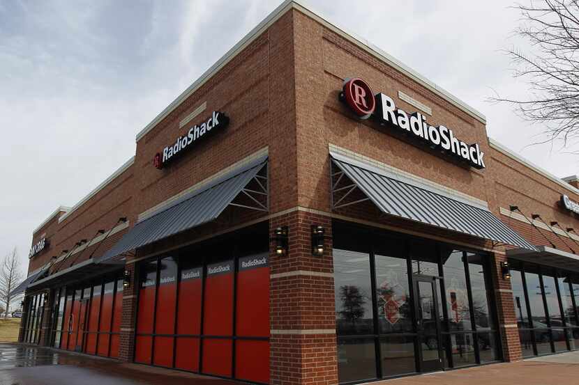 
RadioShack says it will continue discussions with lenders on a proposed store closure...