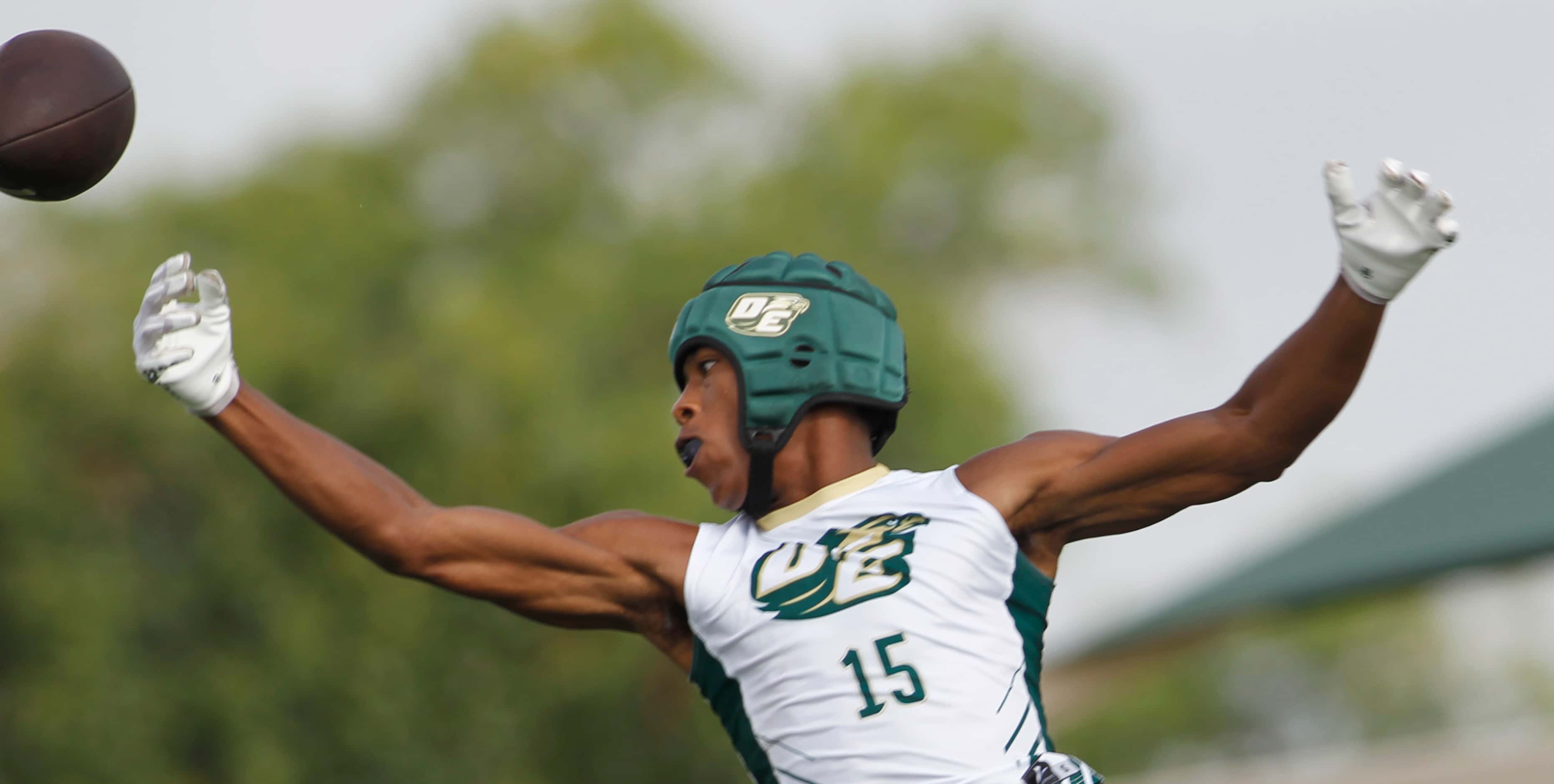 DeSoto receiver Courtly'on Jackson (15) stretches in attempt to pull in a long pass during...