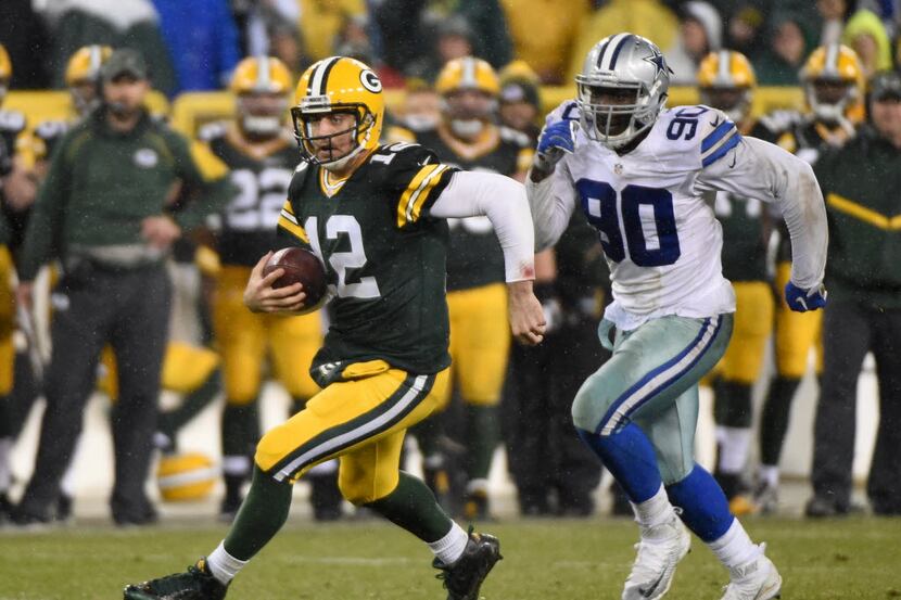 Dec 13, 2015; Green Bay, WI, USA;  Green Bay Packers quarterback Aaron Rodgers (12) runs...
