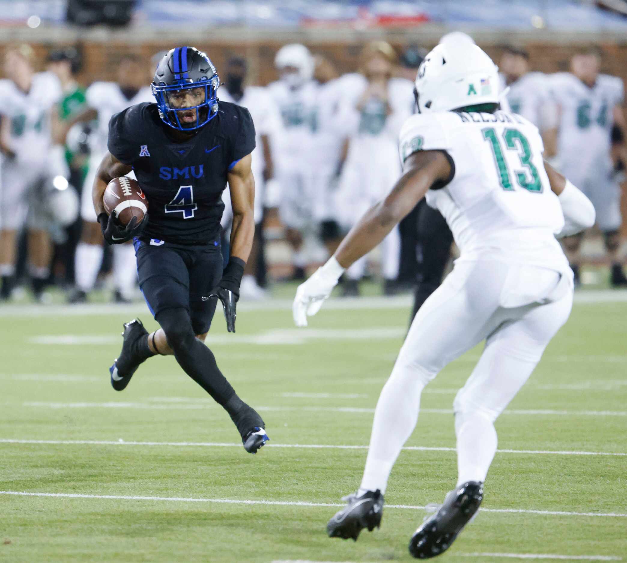 Southern Methodist Mustangs running back Jaylan Knighton (4) runs with the ball against UNT...