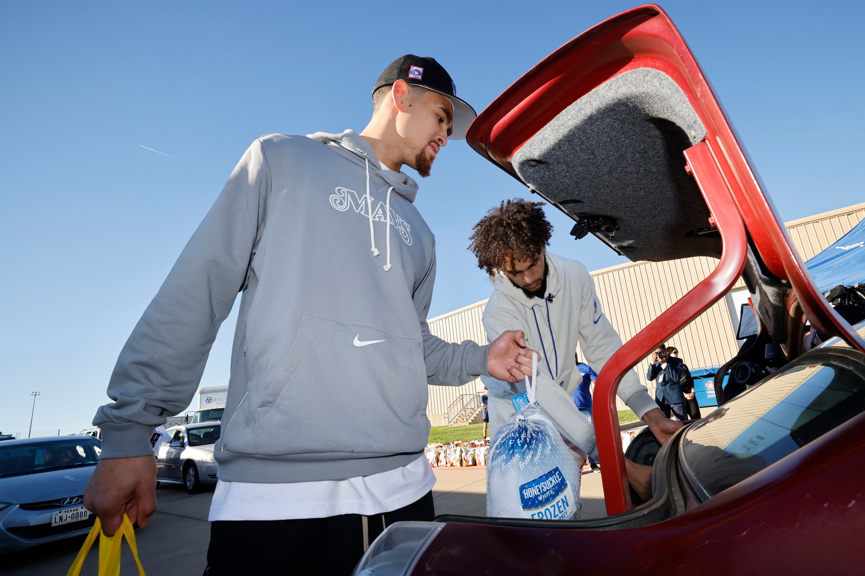 Dallas Mavericks center Dwight Powell, left and Dallas Mavericks center Dereck Lively II...