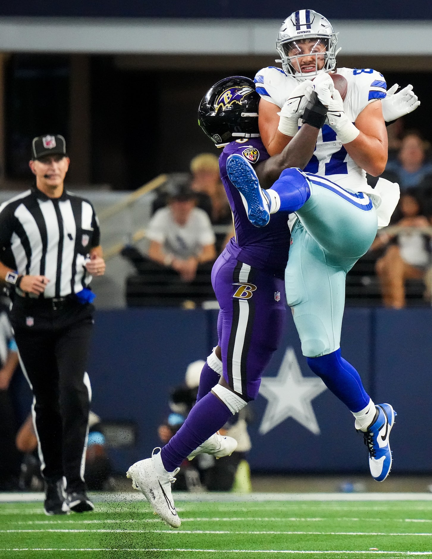 Dallas Cowboys tight end Jake Ferguson (87) makes a catch as Baltimore Ravens linebacker...