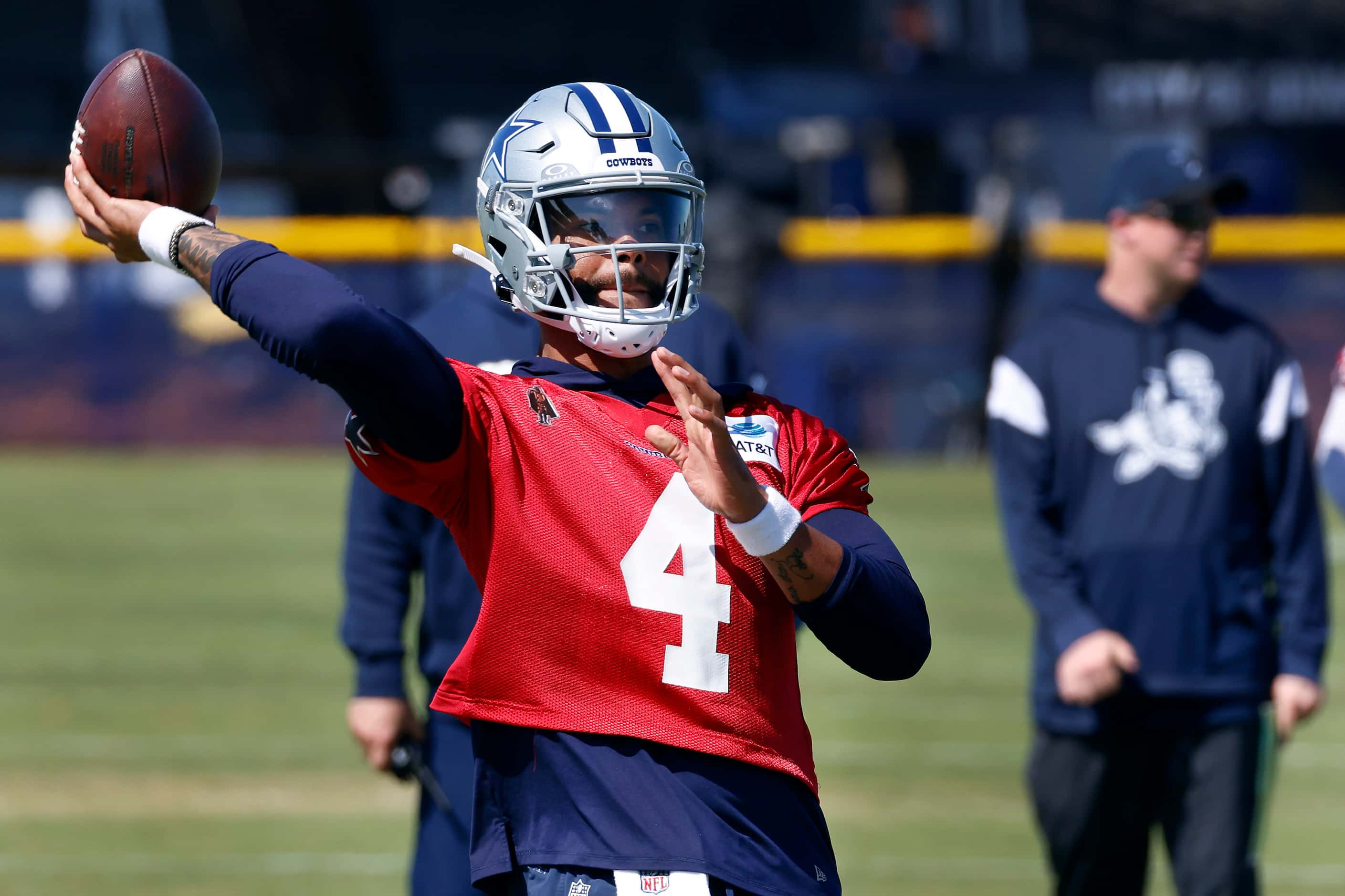 Dallas Cowboys quarterback Dak Prescott (4) throws a pass during a mock game workout  in...