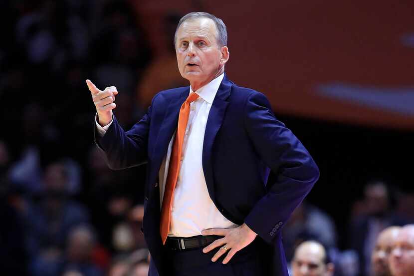Tennessee head coach Rick Barnes gives instructions to his team in a March 2, 2019, game...