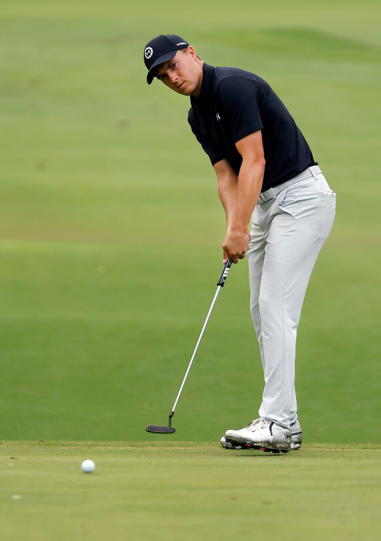 Professional golfer Jordan Spieth putts and makes his birdie putt to take the lead on No. 14...