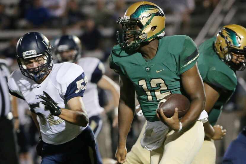 DeSoto quarterback Courtney Douglas (12) rushes 36 yards with Jesuit linebacker Tommy...