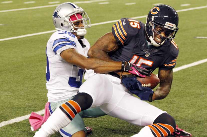 Chicago Bears wide receiver Brandon Marshall (15) hauls in a long pass, as Dallas Cowboys...