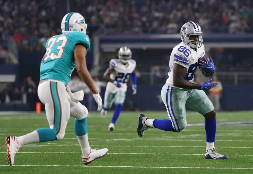Dallas Cowboys tight end Austin Traylor (86) recovers a Miami Dolphins deflected punt in the...