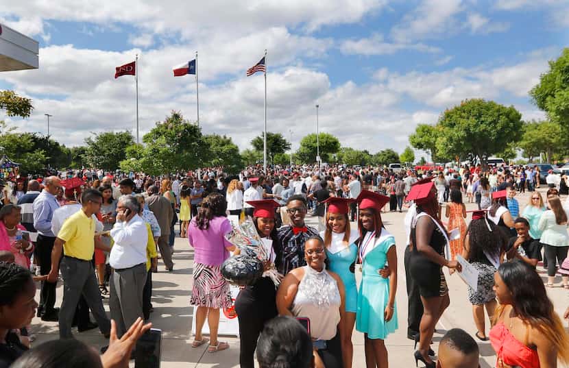 
Picture-perfect weather greeted Mesquite High grads Sunday outside the Curtis Culwell...