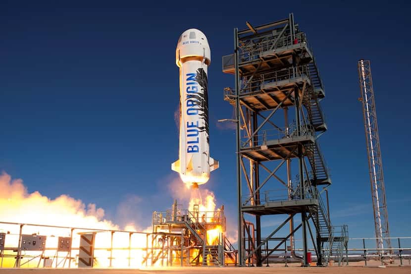 Fotografía distribuida por Blue Origin del lanzamiento de un cohete New Shepard de su base...