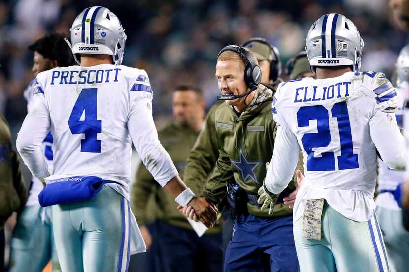 Dallas Cowboys head coach Jason Garrett congratulates quarterback Dak Prescott (4) and ...