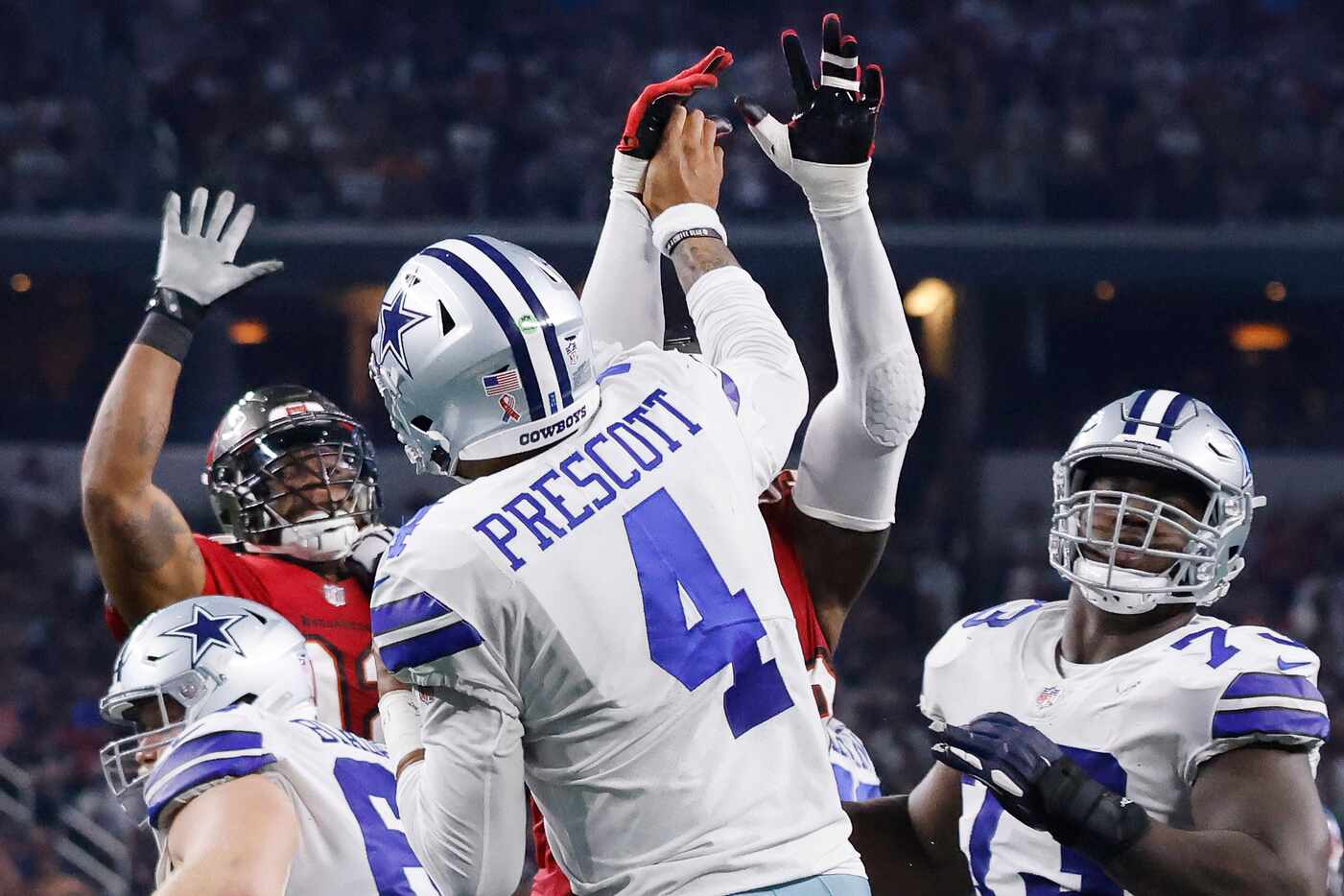 Dallas Cowboys quarterback Dak Prescott’s (4) hand hits Tampa Bay Buccaneers linebacker...