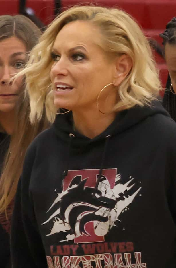 Mansfield Timberview head coach Kit Kyle Martin directs her players through pre-game...