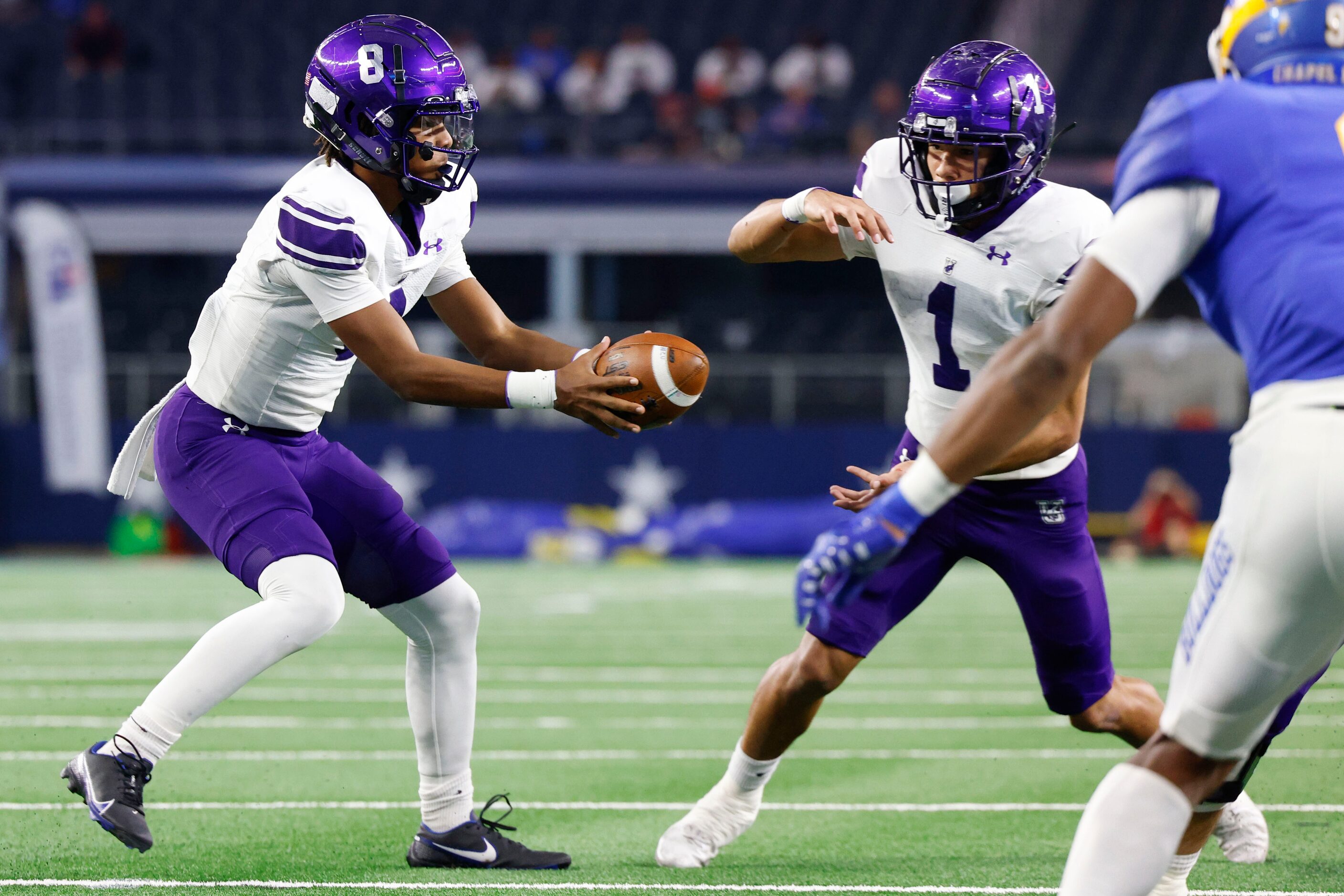 Anna high’s QB Ziondre Williams (left) hands off the ball to Edward Chumley during the...