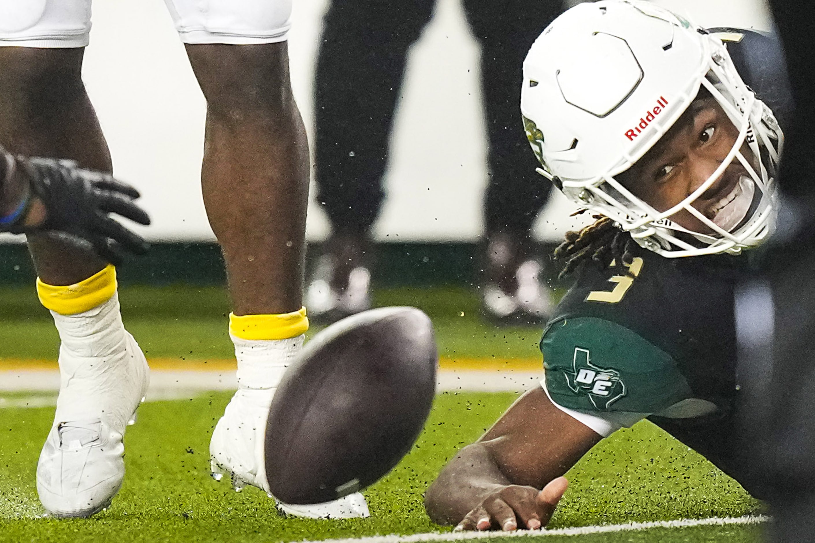 DeSoto quarterback Kelden Ryan (3) loses a fumble during the second half of the Class 6A...