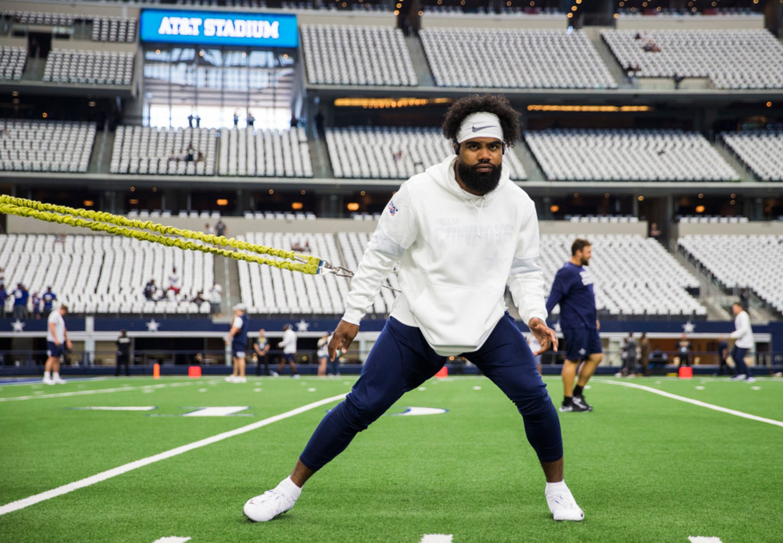 Dallas Cowboys running back Ezekiel Elliott (21) warms up before an NFL game between the New...