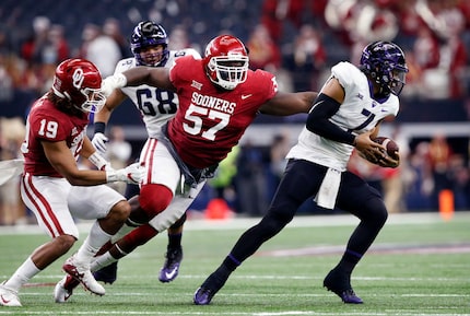 TCU Horned Frogs quarterback Kenny Hill (7) spins away from Oklahoma Sooners defensive...