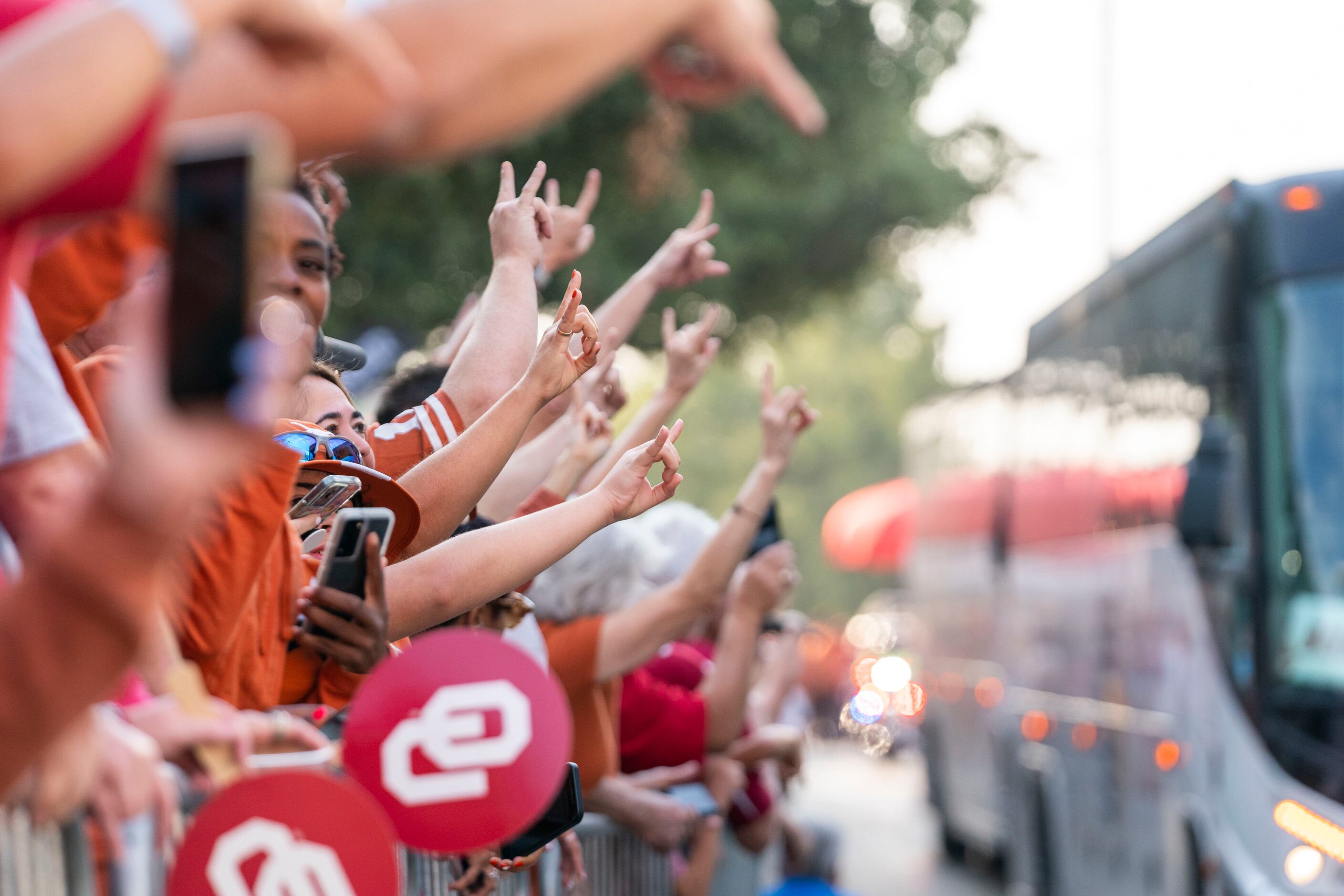 Arizona Cardinals fans celebrate historic 5-0 start to season 