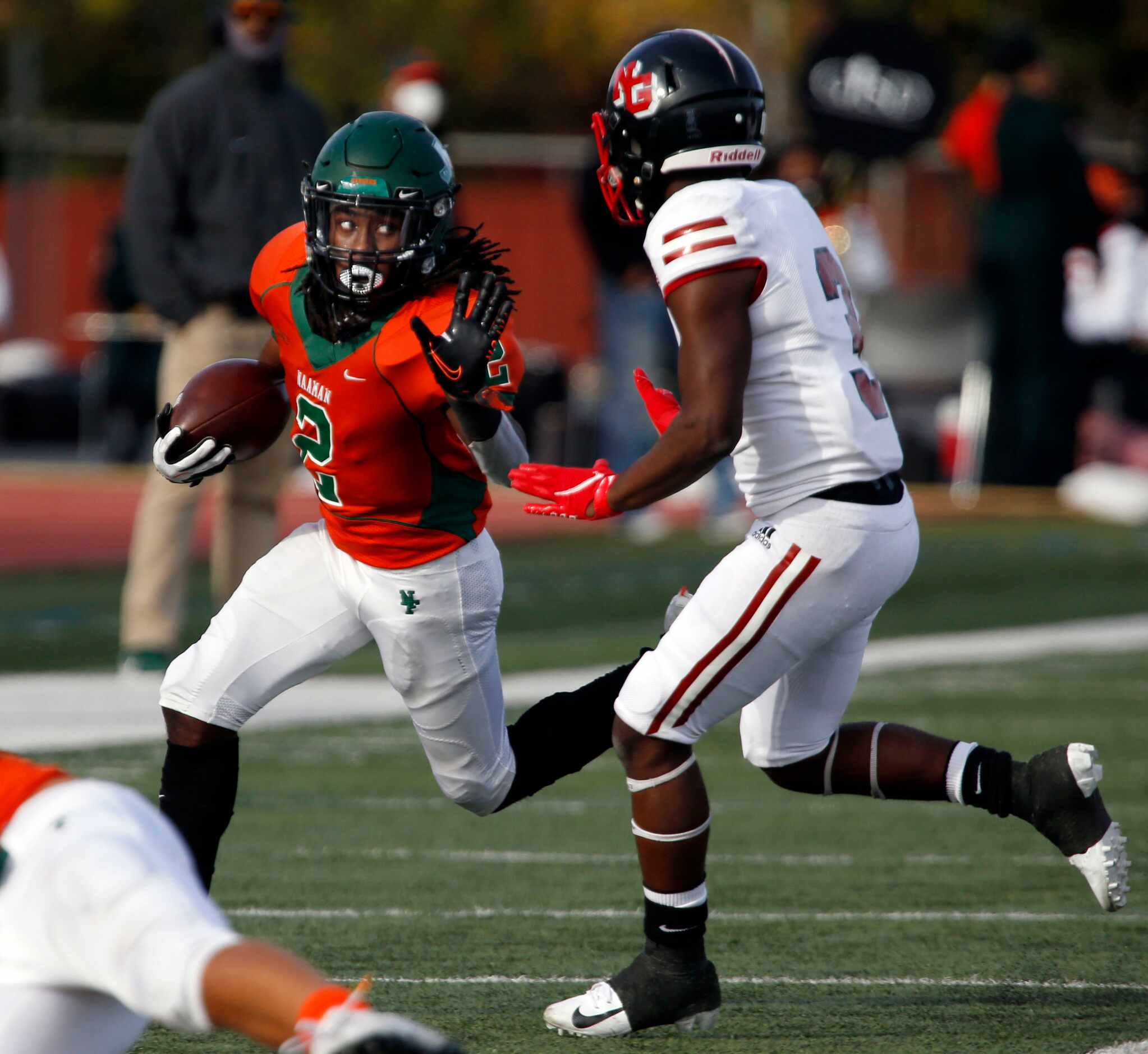 Naaman Forest’s Kingsley Bennett (2) rounds an end for a first down during the first half of...