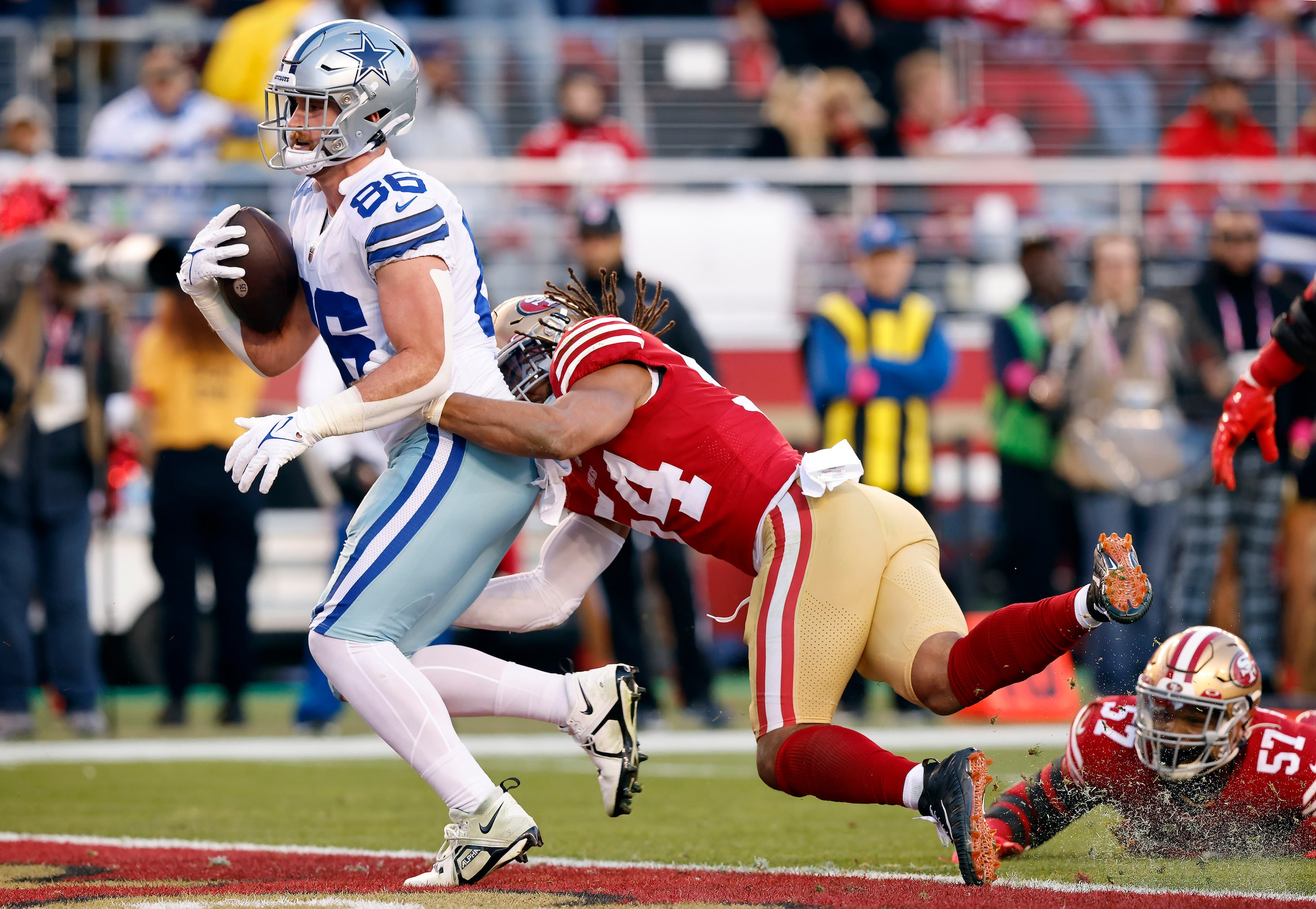 Dallas Cowboys tight end Dalton Schultz (86) scores a second quarter touchdown de[psite the...