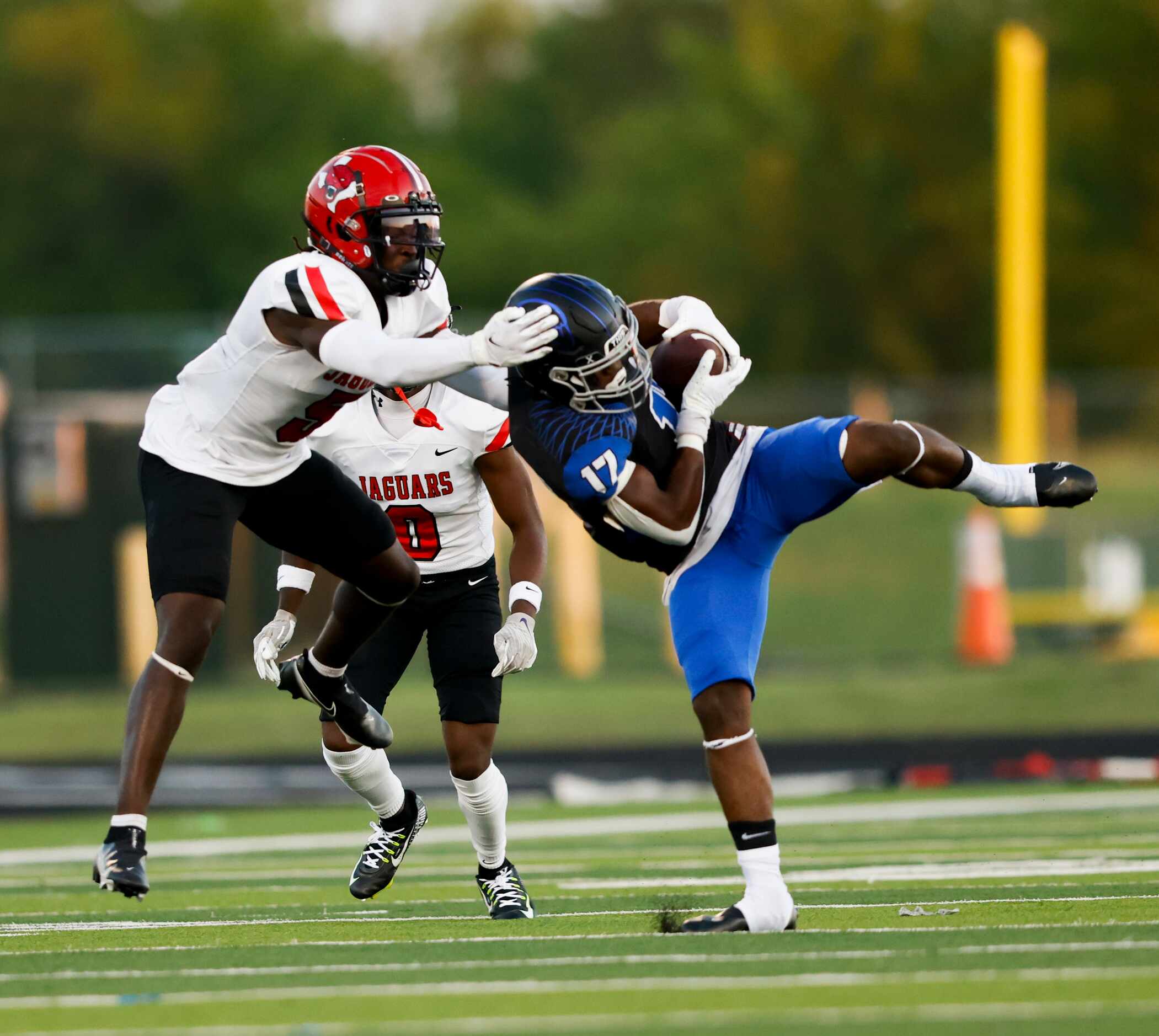 A pass is complete to North Forney’s Kamariun Shaw (17) as Mesquite Horn’s defensive back...