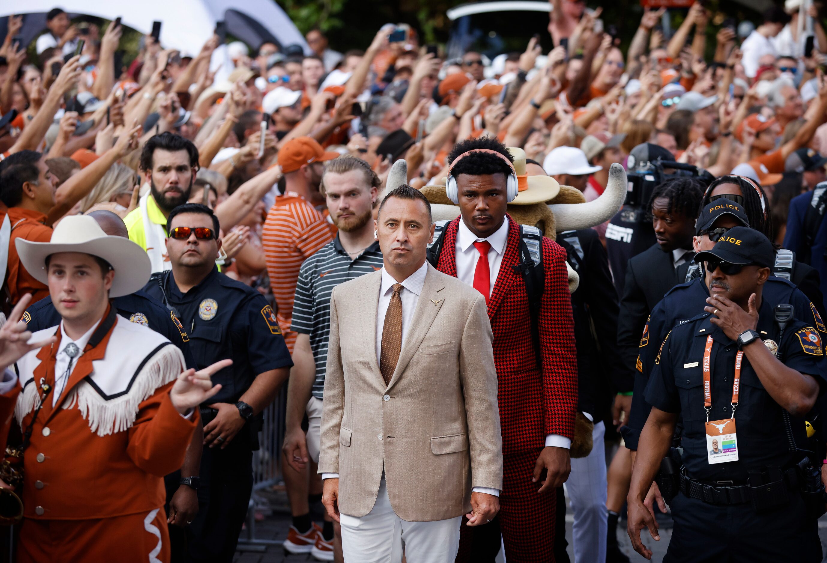 Texas Longhorns head coach Steve Sarkisian and his team arrive for their game against the...