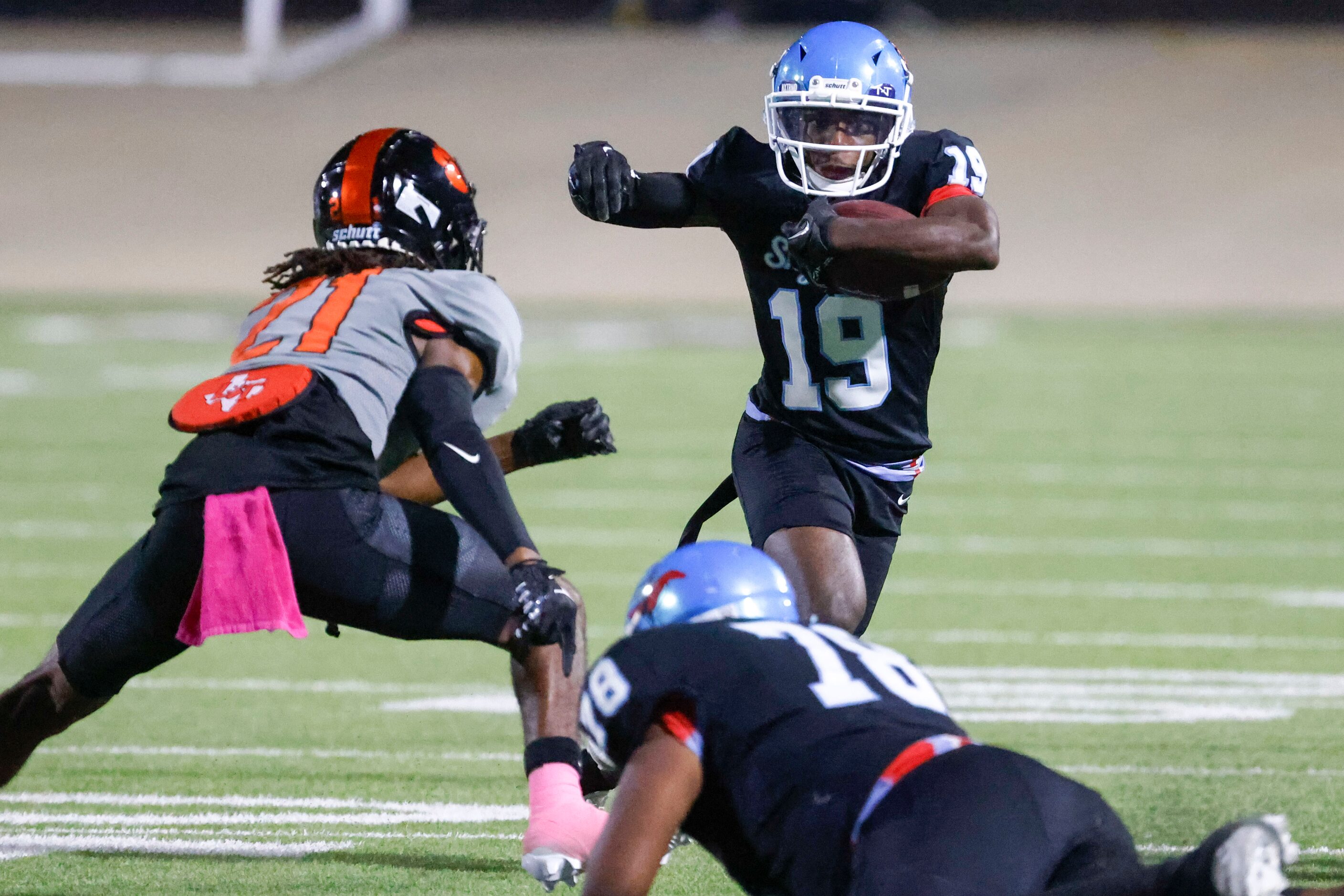 Skyline High’s Jervon Williams (19) keeps away from Lancaster High’s Messiah Boulieu (left)...