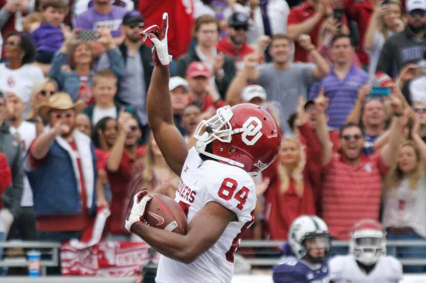 Oklahoma Sooners wide receiver Lee Morris (84) celebrates a second-quarter touchdown pass...