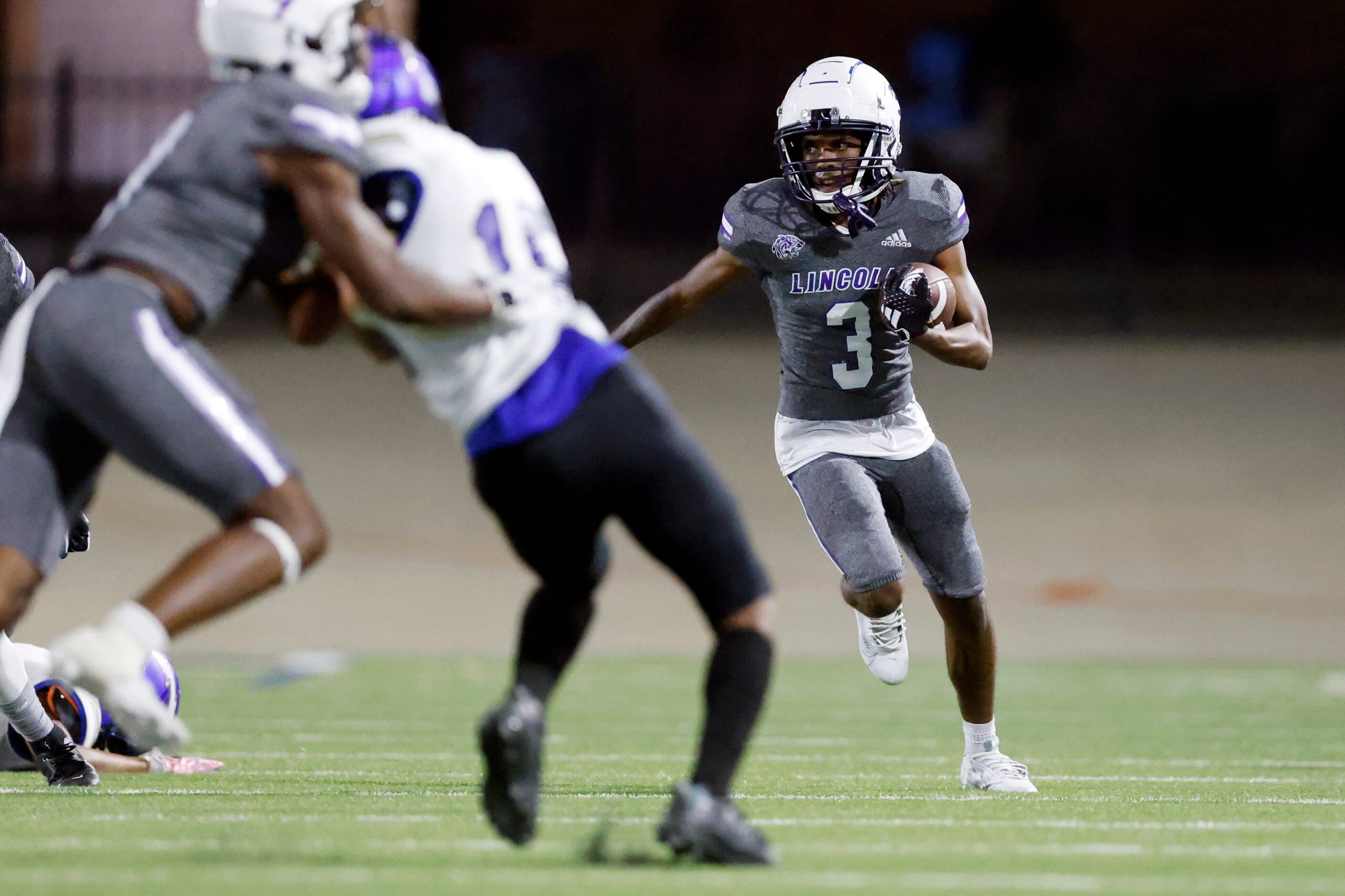 Lincoln wide receiver Axel Zelaya (3) runs the ball down field during the first half of a...