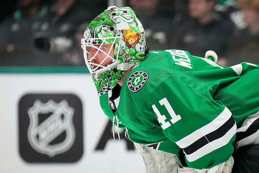 Dallas Stars goaltender Scott Wedgewood (41) looks out during the second period of an NHL...