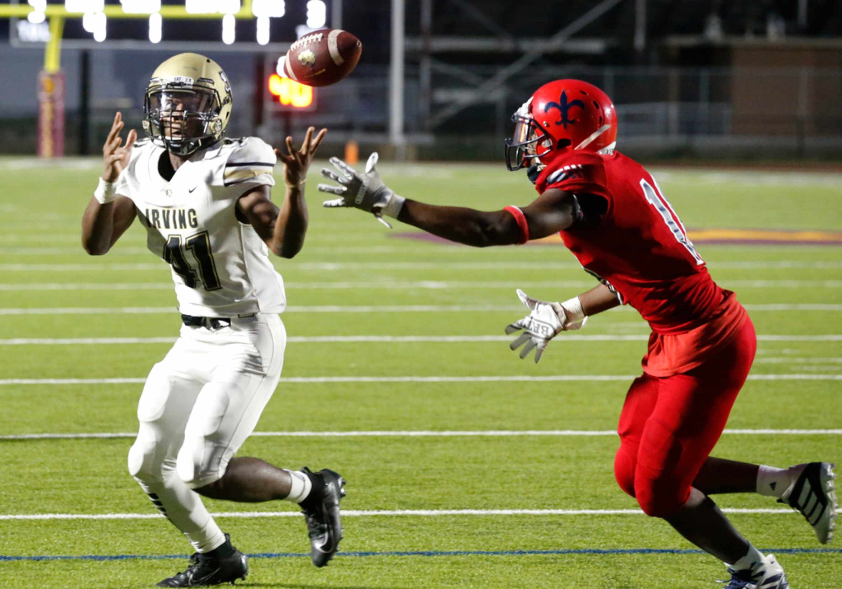 Irving High RB Chason Banks (41) gathers in a touchdown pass during the first half of their...