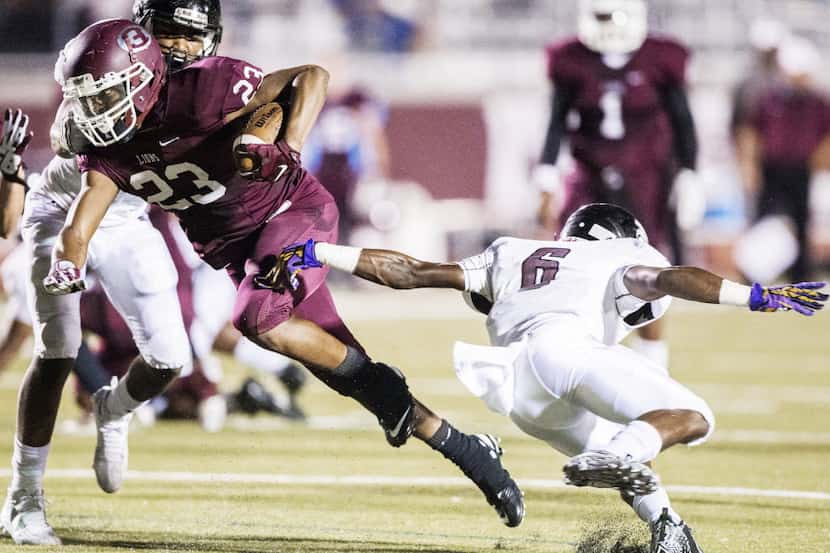 Ennis High School running back Kyrie Holloway (23) gets away from Mansfield Timberview High...