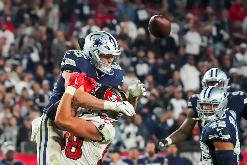 Dallas Cowboys linebacker Leighton Vander Esch (55) breaks up a pass intended for Tampa Bay...