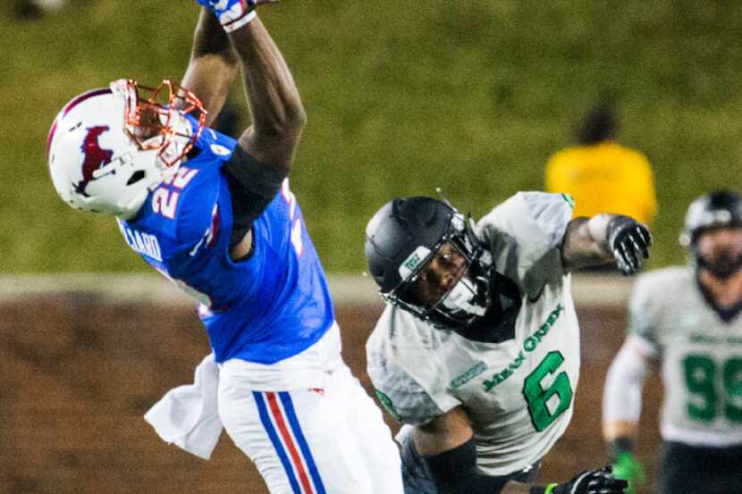 Southern Methodist Mustangs wide receiver Myron Gailliard (22) catches a pass ahead of North...