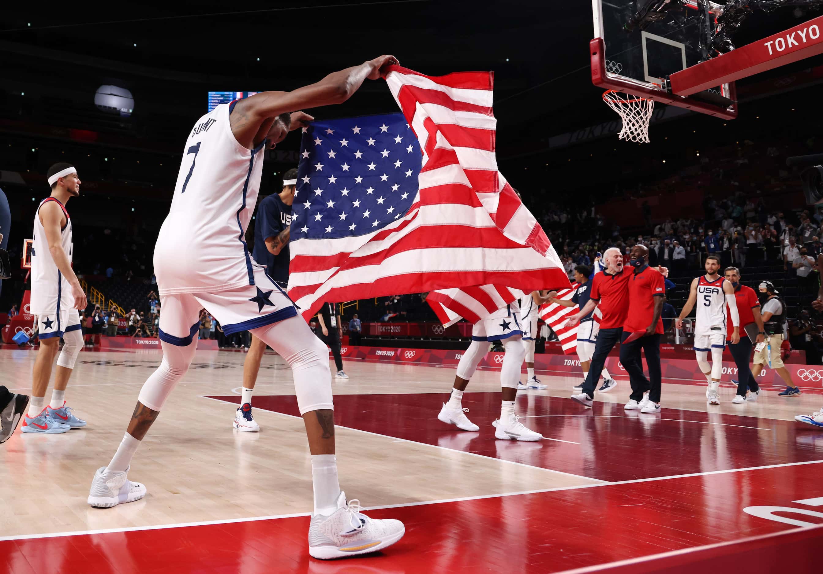 USA’s Kevin Durant (7) celebrates after defeating France  in the gold medal basketball game...