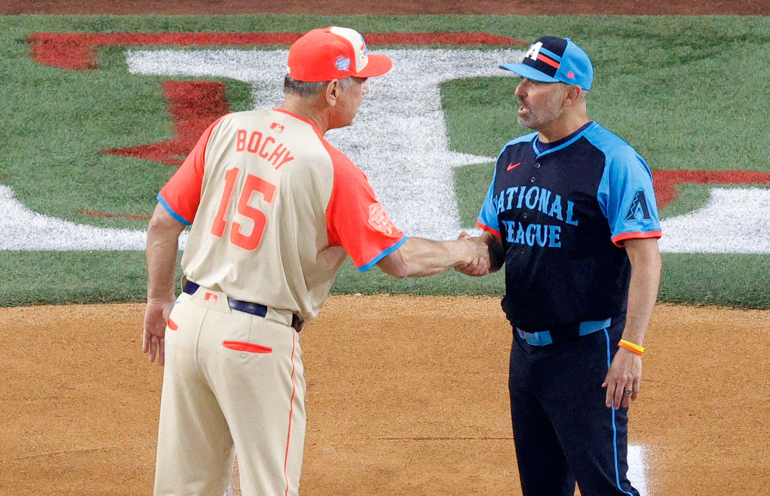 American League manager Bruce Bochy of Texas Rangers (15) shakes hands with National League...