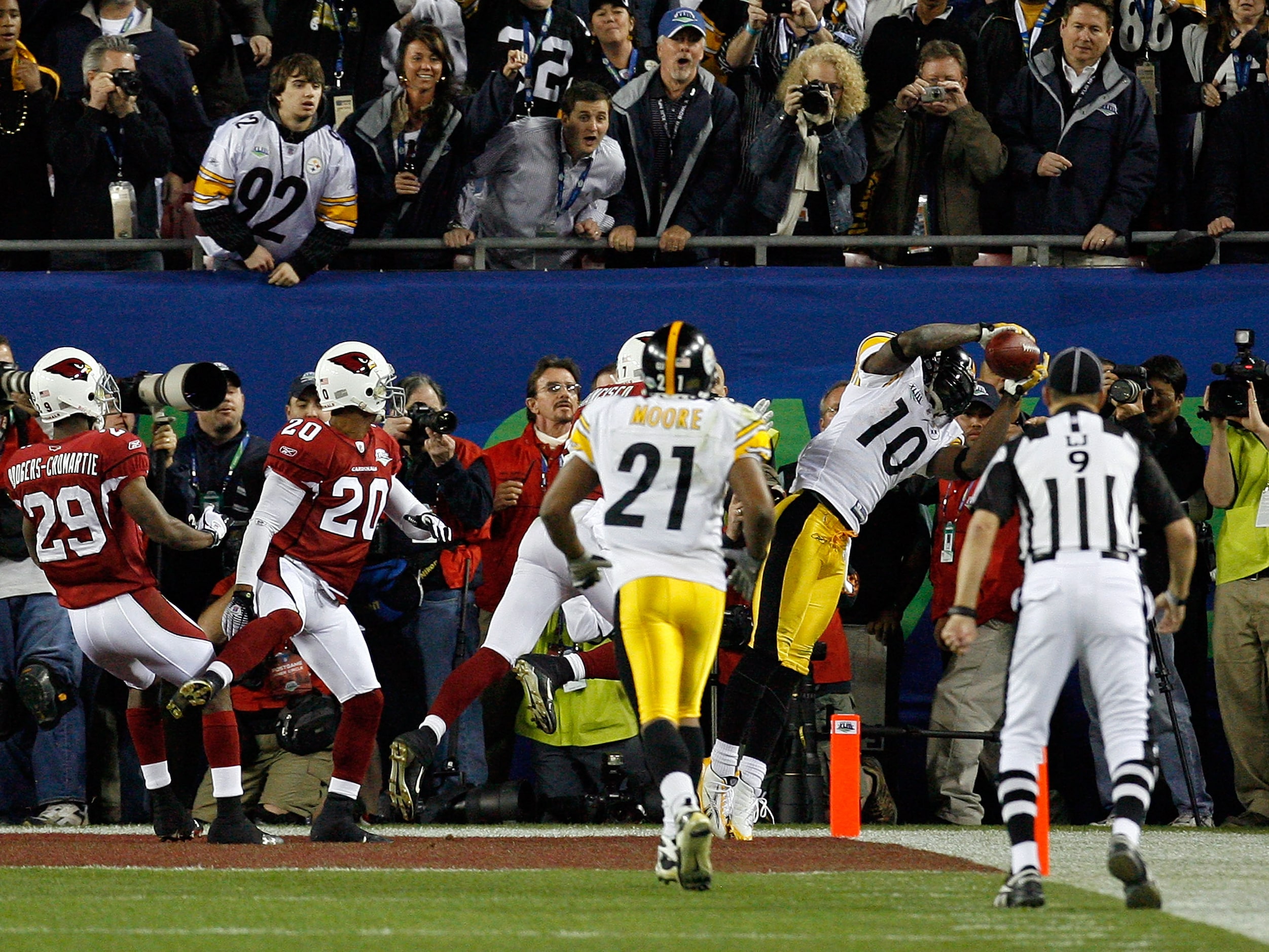 2. The most perfect pass in Super Bowl history:

There have been a couple thousand passes...