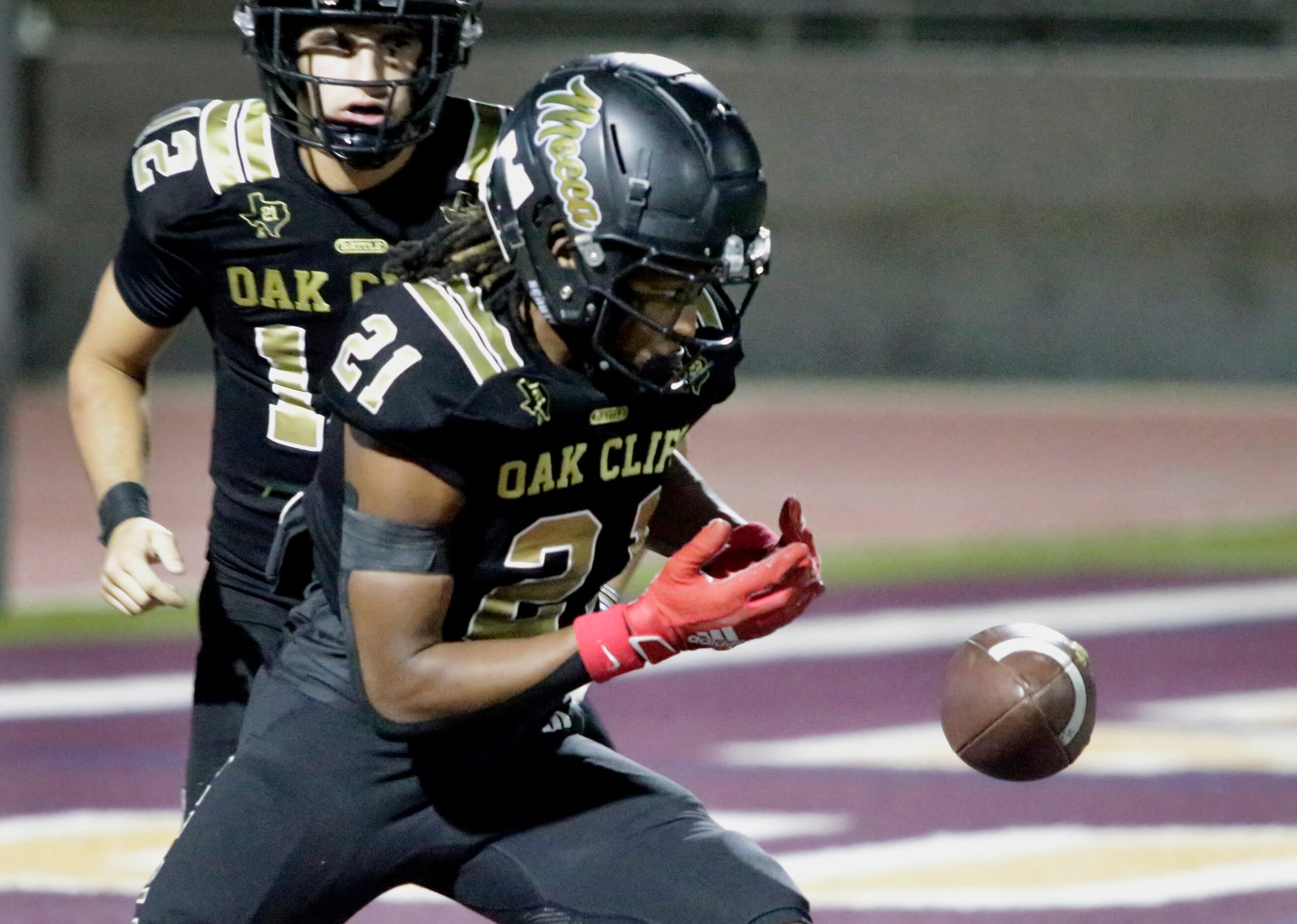 South Oak Cliff High School running back Danny Green Jr (21) eyes a fumbled ball during the...