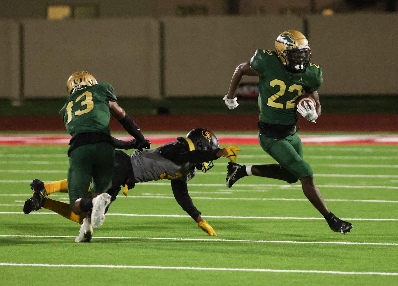 DeSoto High School Deondrae Riden Jr. (22) escapes a tackle from St. Frances Academy Blake...