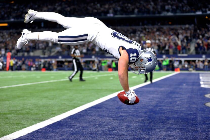 Dallas Cowboys' Ryan Switzer (10) dives into the end zone for a touchdown on a punt return...