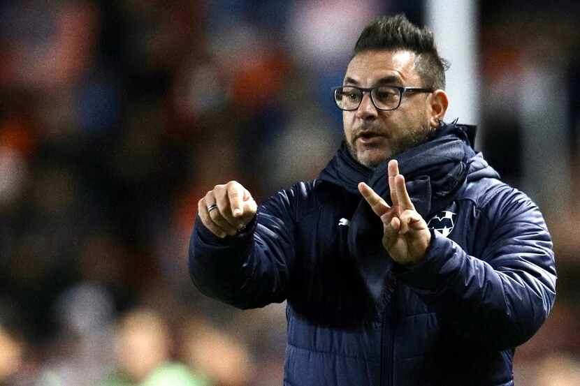 El técnico de Rayados de Monterrey, Antonio Mohamed, comienza a preocuparse por el mal paso...