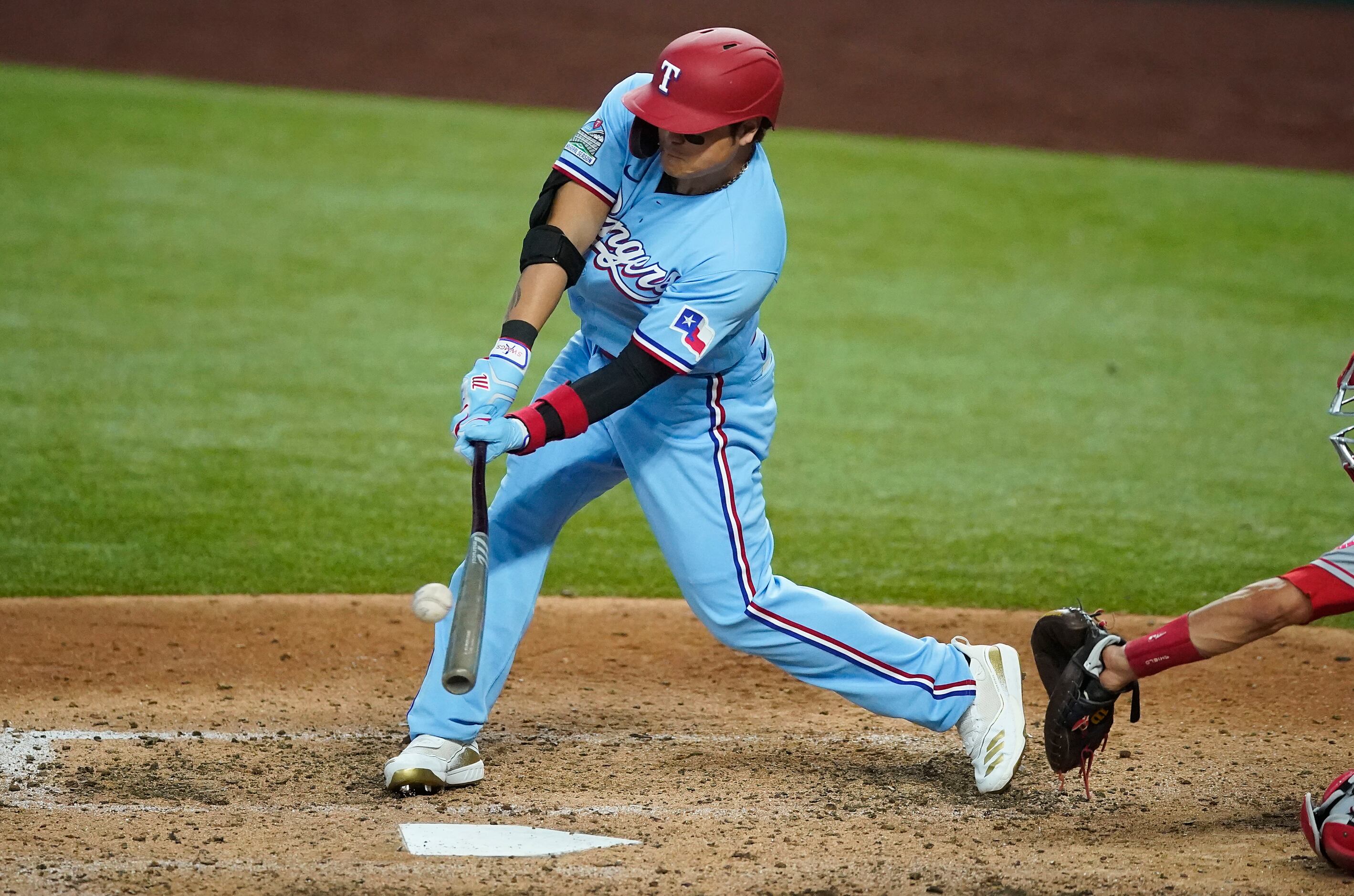Texas Rangers outfielder Shin-Soo Choo drives in two runs with s single off of Los Angeles...