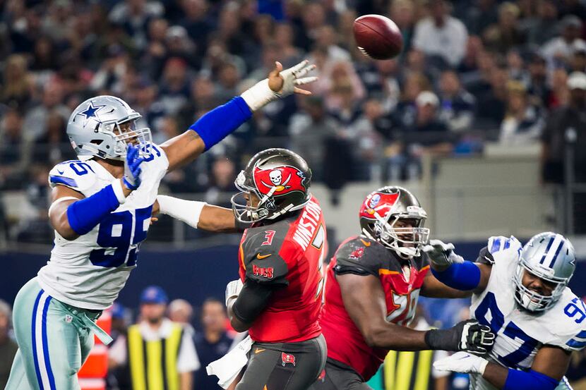 Dallas Cowboys defensive tackle David Irving (95) knocks down a pass by Tampa Bay Buccaneers...
